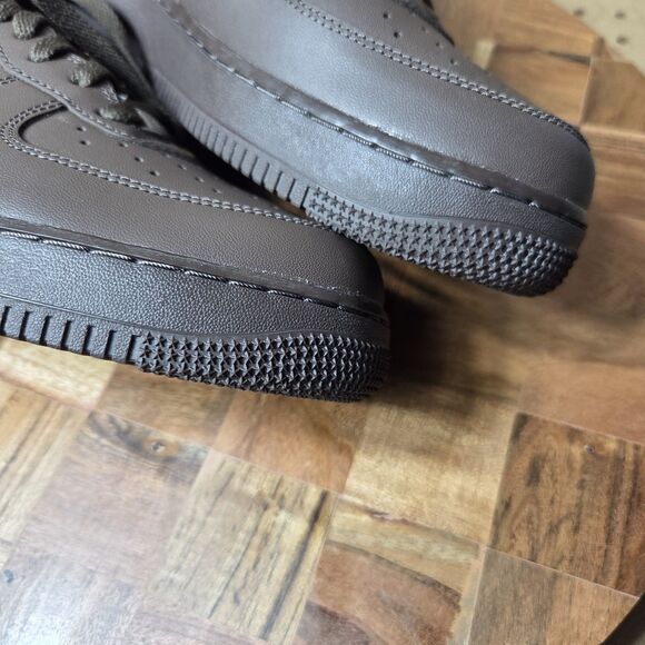 Athletic_Shoes